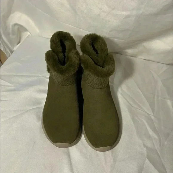 New with tags, womens size 9.5 sketchers on the go water repellant boots, #J387 - Picture 2 of 7